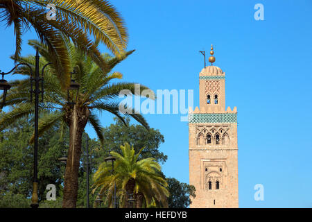 Blick auf die Koutoubia-Moschee in Marrakesch, Marokko. Die Moschee ist die größte in dieser Stadt. Stockfoto
