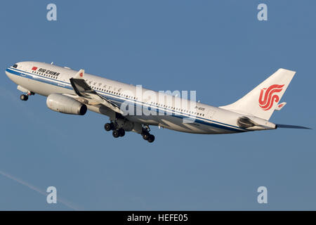 Airbus A330 von Air China von Düsseldorf Flughafen Stockfoto