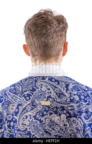 Junge blonde stilvollen Mann gekleidet in blau-weiß gemusterten Shirt, Nahaufnahme von hinten Stockfoto