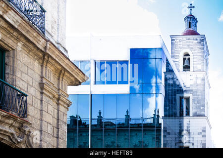 Alt und neu in Havanna, Kuba Stockfoto