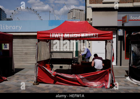 GV Aufnahme des unteren Marsh auf der Rückseite Waterloo Station. Eine Oase der Ruhe von der Hektik von London und tolles Essen. Stockfoto