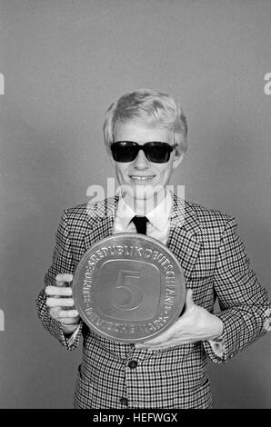 Ein Platz an der Sonne, Fernsehlotterie, Deutschland 1983, deutscher Sänger Heino wirbt für die Deutsche Fernsehlotterie. Stockfoto