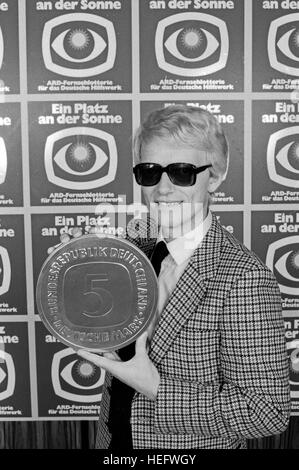 Ein Platz an der Sonne, Fernsehlotterie, Deutschland 1983, deutscher Sänger Heino wirbt für die Deutsche Fernsehlotterie. Stockfoto