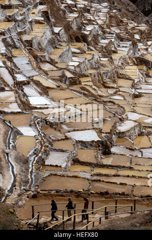 Maras der Saline im Heiligen Tal in der Nähe von Cuzco. Maras ist eine Stadt im Heiligen Tal der Inkas, 40 Kilometer nördlich von Cuzco in Cuzco Regio Stockfoto