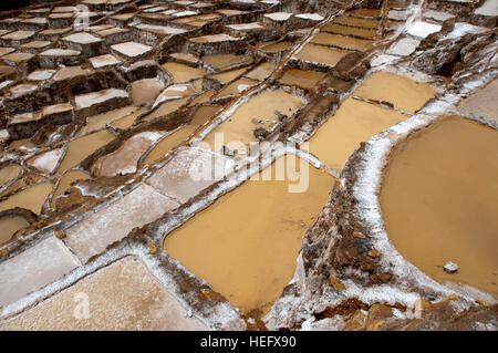 Maras der Saline im Heiligen Tal in der Nähe von Cuzco. Maras ist eine Stadt im Heiligen Tal der Inkas, 40 Kilometer nördlich von Cuzco in Cuzco Regio Stockfoto