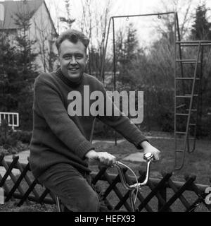 Der Bundesdeutsche Finanzminister Hans Apel Privat, 1970er Jahre Deutschland. Bundesrepublik Deutschland finanzieren Minister Hans Apel in privaten, Deutschland der 1970er Jahre. Stockfoto