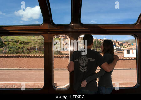 Andean Explorer, Luxus-Zug von Cusco nach Puno. Beobachtung des Andean Explorer Autozug Orient-Express zwischen Cuzco und Puno verläuft. "Dabei Stockfoto