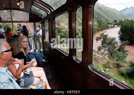 Andean Explorer, Luxus-Zug von Cusco nach Puno. Beobachtung des Andean Explorer Autozug Orient-Express zwischen Cuzco und Puno verläuft. "Dabei Stockfoto