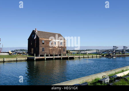 Die historische Sail Loft Gebäude am Hafen an der Salem Maritime National Historic Site ist die Pedrick Store House am Derby Wharf Stockfoto