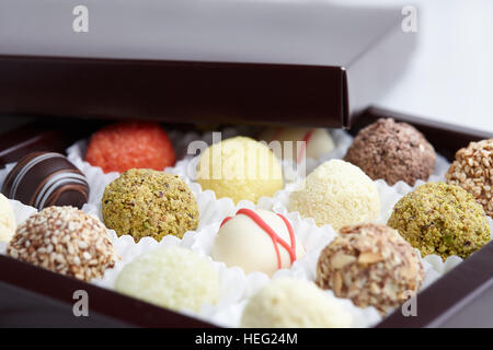 Trüffel-Pralinen in box Stockfoto