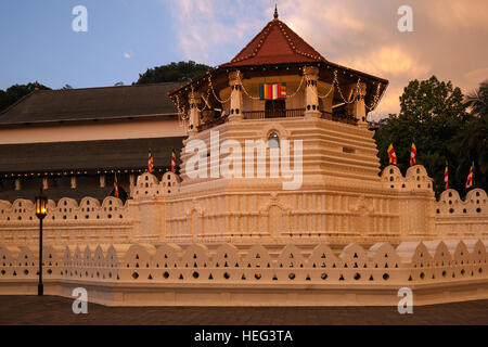 Tempel der Zahntempel, Abendlicht Kandy, Central Province, Sri Lanka Stockfoto