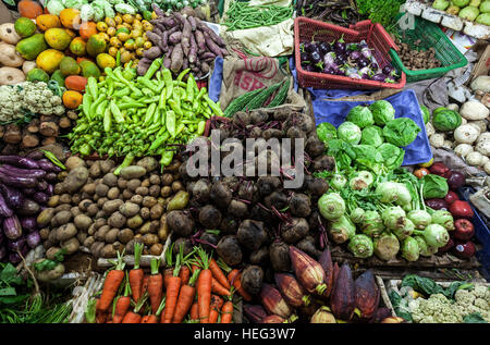 Obst und Gemüse in Nuwara Eliya Markthalle, Central Province, Sri Lanka Stockfoto