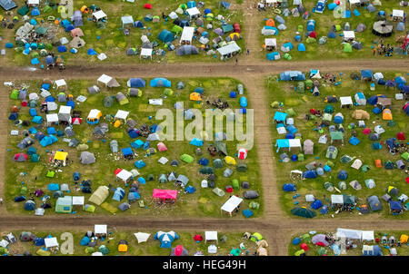 Luftbild von Camper und Zelte im Ruhrpott Rodeo, Punk Festival, Musikfestival, dem Flughafen Schwarze Heide Bottrop, Bottrop Stockfoto