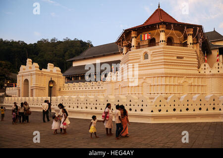 Tempel der Zahntempel, Abendlicht Kandy, Central Province, Sri Lanka Stockfoto