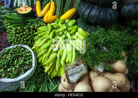 Obst und Gemüse in Nuwara Eliya Markthalle, Central Province, Sri Lanka Stockfoto