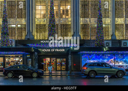Weihnachtsbeleuchtung am Eingang des Kaufhauses House of Fraser in der Londoner Oxford Street zur Weihnachtszeit Oxford Street , London, Großbritannien Stockfoto