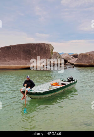 Brasilien, Bundesstaat Rio De Janeiro, Paraty Zone, Trindade, Blick auf den Cachadaco natürlichen Pool. Stockfoto