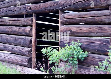 Reste eines alten Gebäudes anmelden Stockfoto