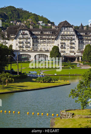 Brasilien, Bundesstaat Rio De Janeiro, Petropolis, Blick auf den Palacio Quitandinha. Stockfoto