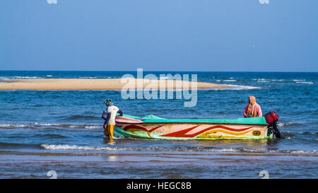 Traditionelle Fischer Rückkehr vom Fischen in Kalpitiya, Sri Lanka Stockfoto