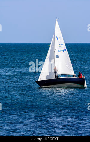 Segelboote vor der Küste von Falmouth in Cornwall, Großbritannien Stockfoto