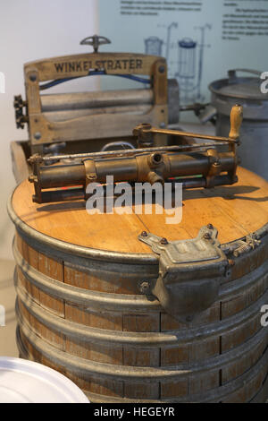 Deutschland, Ruhrgebiet, Dortmund, Westfälisches Industriemuseum Zeche Zollern II/IV im Stadtteil Boevinghausen, alte Waschmaschine. Stockfoto