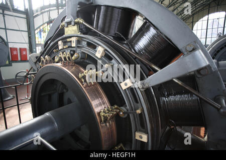 Deutschland, Dortmund, Westfälisches Industriemuseum Zeche Zollern II/IV im Stadtteil Boevinghausen, Generator in die Maschinenhalle. Stockfoto