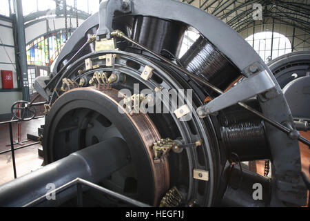 Deutschland, Dortmund, Westfälisches Industriemuseum Zeche Zollern II/IV im Stadtteil Boevinghausen, Generator in die Maschinenhalle. Stockfoto