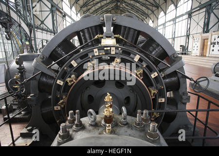 Deutschland, Dortmund, Westfälisches Industriemuseum Zeche Zollern II/IV im Stadtteil Boevinghausen, Generator in die Maschinenhalle. Stockfoto