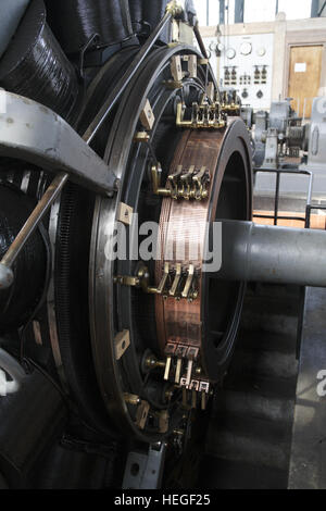 Deutschland, Dortmund, Westfälisches Industriemuseum Zeche Zollern, Generator in der Maschinenhalle, Kohlebürste, Schiebe-Kontakt. Stockfoto