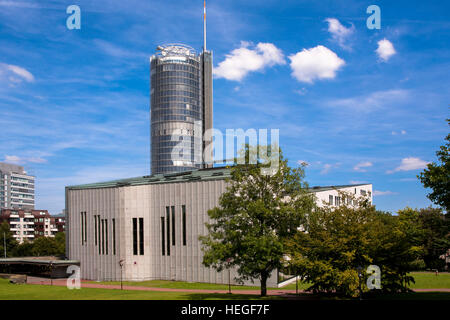 DEU, Deutschland, Ruhrgebiet, Essen, Hauptsitz des Unternehmens RWE und dem Aalto-Theater. Stockfoto