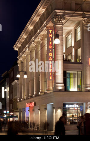 Deutschland, Dortmund, das Thier-Kaufhaus in der Fußgängerzone Westenhellweg in der Stadt. Stockfoto