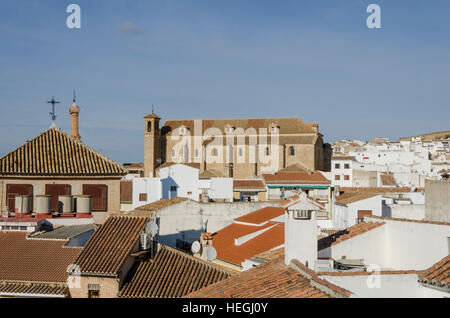 Antequera mit Pfarrkirche St. Peter. Iglesia de San Pedro. Andalusien, Spanien. Stockfoto