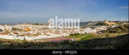 Panoramische Ansicht der andalusischen Dorf von Antequera, Provinz Malaga, Andalusien, Spanien. Stockfoto