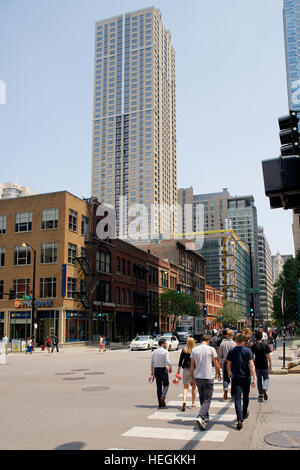 Kreuzung von Kinzie Street und LaSalle Street, Chicago, Cook County, Illinois, USA. Stockfoto