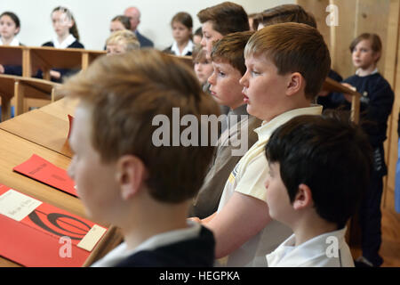 Chorknaben Proben für eine Stunde jeden Schultag vor Beginn der Schule, in der Song-Schule in der Wells Cathedral fotografiert. Stockfoto