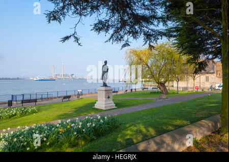 Die Statue, die Mahinder Singh Puiji DFC auf dem Abschlussball in Gravesend, Kent. Stockfoto