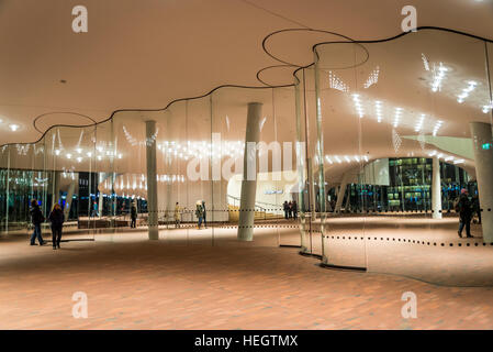 Innere der Elbphilharmonie Concert Hall und die Aussichtsplattform, Hamburg, Deutschland Stockfoto