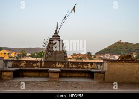 Ein Hindu-Tempel in Nawal Sagar See in Bundi, Rajasthan, Indien. Stockfoto