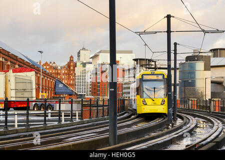 Die Stadtbahn Haltestelle Deansgate in Manchester England. Stockfoto