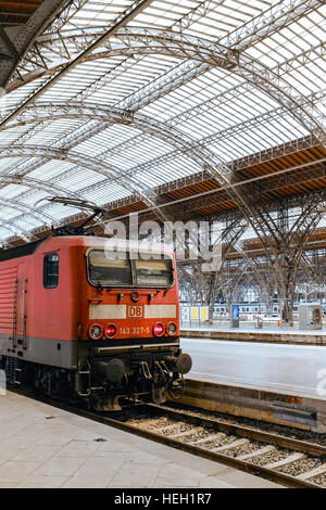 Geparkten Zug in Leipzig, Deutschland-Bahnhof ohne Menschen gezeigt. Stockfoto