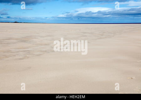 Holy Island gesehen von Ross wieder Sand, Northumberland, England, UK Stockfoto