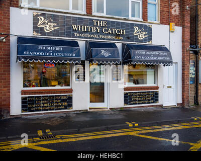 Das Catch-Whitby zugeordnet das berühmte Café Elster eine traditionelle Fischhändler-Shop Stockfoto