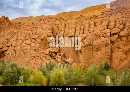 Geologische Formationen des Atlas-Gebirges im Bereich Gorges du Dades, Marokko Stockfoto