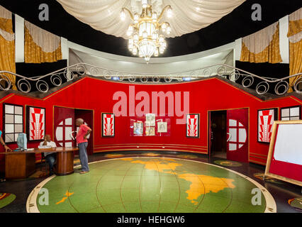 Die Lobby im Inneren der Teatro America in Zentral-Havanna, Kuba. Stockfoto