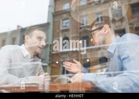Moderne Banker oder Händler mit Business-Meeting im café Stockfoto