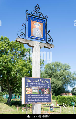 Pub Schild des 17. Jahrhunderts The Lord Nelson Pub, Walsingham Road, Burnham Thorpe, Norfolk, England, Vereinigtes Königreich Stockfoto