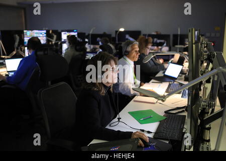 Der Cape Canaveral Air Force Station Mission Direktoren Center Start Team überwachen Sie den Fortschritt der Vorbereitungen vor dem Flug vor dem Start der NASA CYGNSS Satelliten an Bord der Orbital ATK-Pegasus-XL-Rakete 15. Dezember 2016 in Cape Canaveral, Florida. Stockfoto