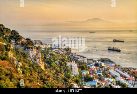 Blick aus dem Felsen von Gibraltar nach Marokko Stockfoto