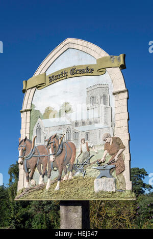 Dorf Schild, Kirche Street, North Creake, Norfolk, England, Vereinigtes Königreich Stockfoto